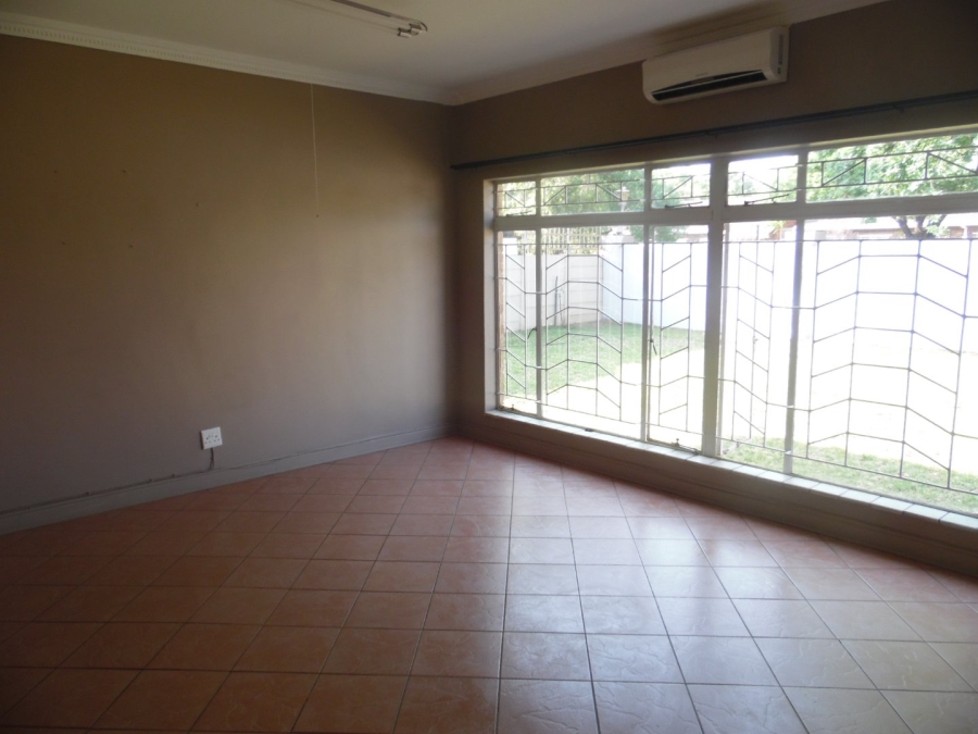 To Let 6 Bedroom Property for Rent in Jan Cillierspark Free State